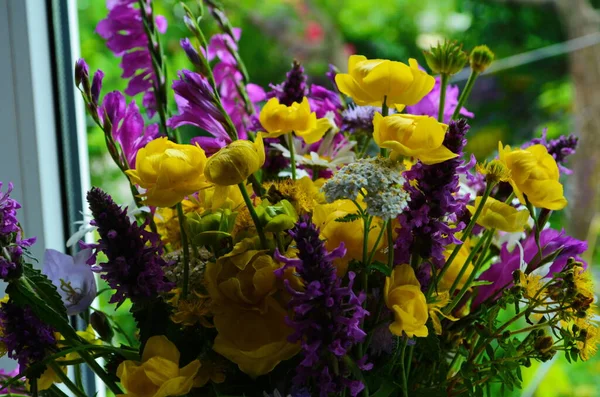 Primer Plano Naturaleza Muerta Con Ramo Flores Silvestres Primavera Flores — Foto de Stock