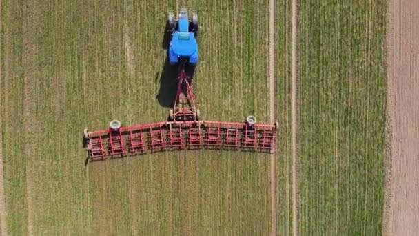 Trator Com Grades Prepara Terras Agrícolas Para Plantio Culturas — Vídeo de Stock