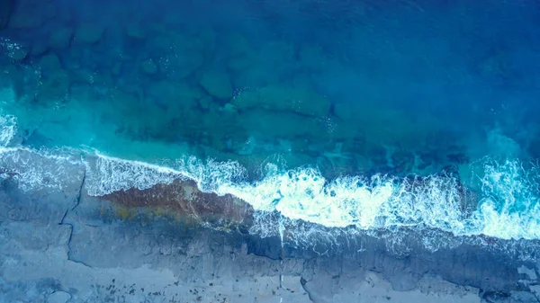 Vista Aérea Para Mar Com Ondas Nascer Sol Diretamente Acima — Fotografia de Stock