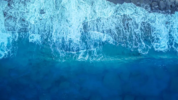 Vista Aérea Para Mar Com Ondas Nascer Sol Diretamente Acima — Fotografia de Stock