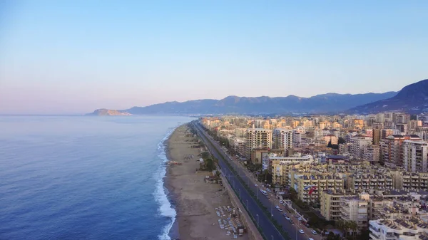 Sabahın erken saatlerinde Antalya, Alanya, Mahmutlar sahilinde hava manzarası