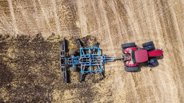 Vista Aérea Trator Combinar Colheitadeira Funciona Campo Agricultura Industrial — Fotografia de Stock