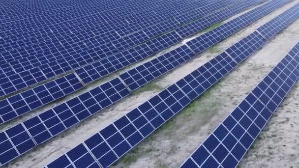Вид Зверху Сонячні Батареї Сільській Місцевості — стокове відео