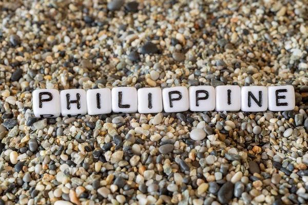 菲律宾的题词 上面写着度假目的地城市的名字 安安静静地写着安葬在沙滩上的信 — 图库照片