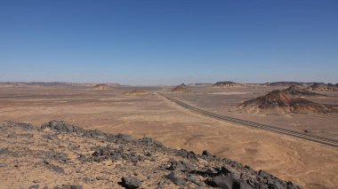 Mısır'da Kara Çöl'de güzel yol! Sadece kozmik manzaralar etrafında!