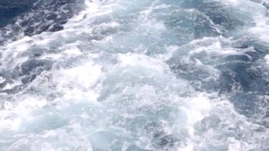 Yavaş çekim - Mısır'da Kızıldeniz'de dalgalar