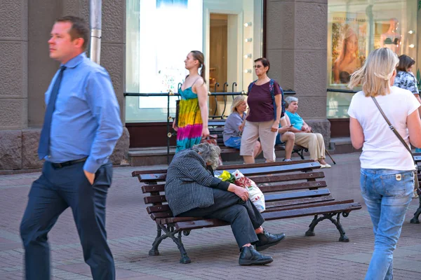 Russland Moskau Juni 2019 Ein Bettler Tramp Schlafend Auf Der — Stockfoto