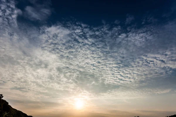 Lindas Nuvens Céu Pôr Sol — Fotografia de Stock