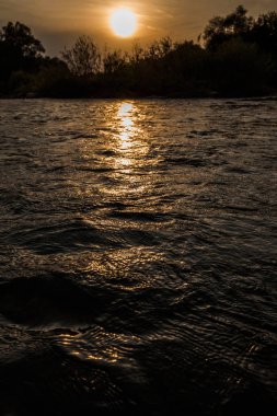 Vadi Nehri doğal kırsal manzara görünümü. Güzel günbatımı