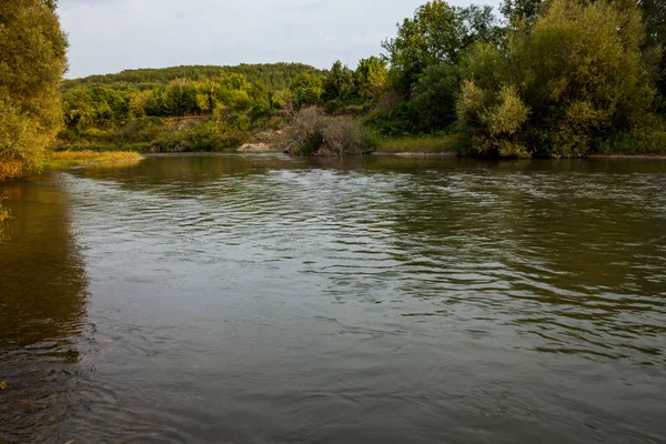 Rivière Valley. Beau paysage rural — Photo