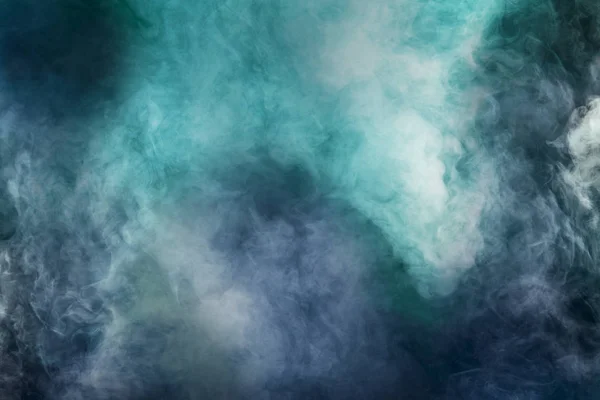 Abstrato fumaça branca isolado colorido azul e verde fundo — Fotografia de Stock