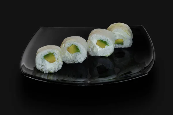 Rouleaux Sushi Japonais Fraîchement Fabriqués Servis Sur Une Dalle Pierre — Photo