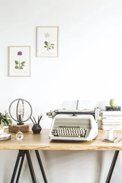 Elegante Home Office Conceito Casa Inspirador Escritório Interior Com Mesa — Fotografia de Stock