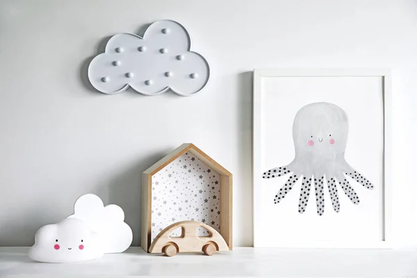 Pintura Infantil Pulpo Marco Blanco Pared Con Juguetes —  Fotos de Stock