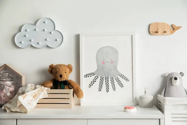 Pintura Infantil Pulpo Marco Blanco Pared Con Juguetes —  Fotos de Stock