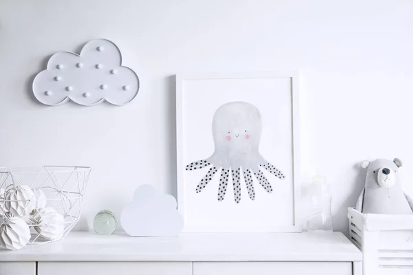 Pintura Infantil Pulpo Marco Blanco Pared Con Juguetes —  Fotos de Stock