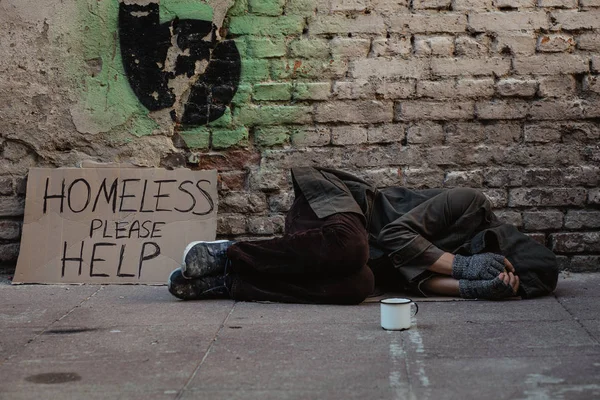 Nahaufnahme Eines Armen Mannes Der Almosen Auf Der Straße Verlangt — Stockfoto