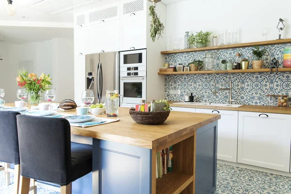 Cucina Leggera Elegante Nei Colori Blu Stile Mediterraneo — Foto Stock