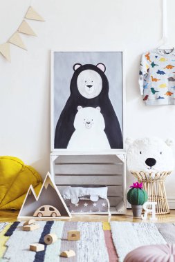 Duvarda çerçeve çizim ile İskandinav tarzı odaya ışık çocuk 