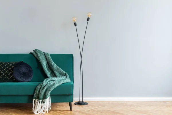 Canapé Élégant Velours Vert Avec Lampe Moderne — Photo