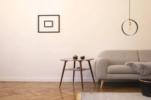 Elegante Sala Estar Minimalista Con Diseño Sofá Gris Lámpara Geométrica — Foto de Stock