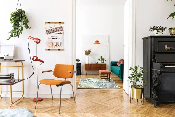 Snygg Sammansättning Retro Heminredning Med Mock Affischram Vintage Orange Stol — Stockfoto