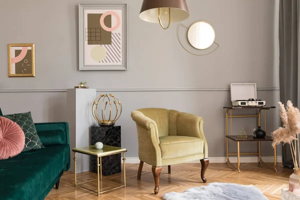 Stijlvolle Luxe Woonkamer Van Appartement Interieur Met Elegante Groene Fluwelen — Stockfoto