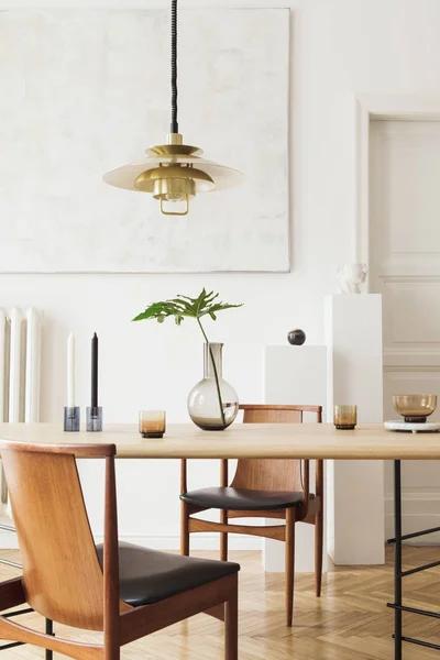 Interior Ecléctico Elegante Comedor Con Mesa Compartida Diseño Sillas Lámpara — Foto de Stock