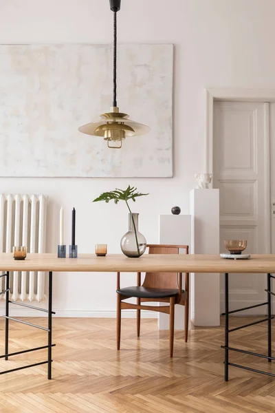 Interior Ecléctico Elegante Comedor Con Mesa Compartida Diseño Sillas Lámpara — Foto de Stock