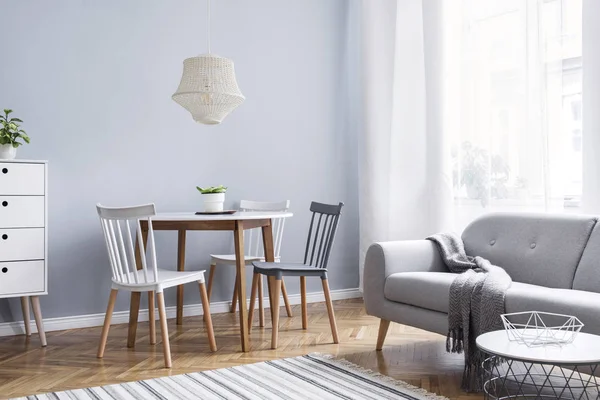 Moderna Decoración Escandinava Salón Con Muebles Diseño Mesa Familiar Sofá — Foto de Stock