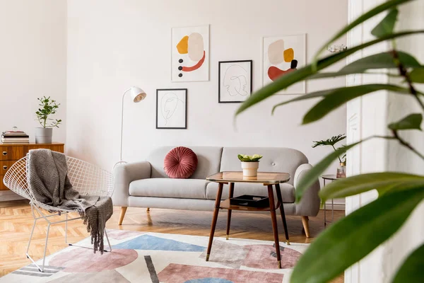 Mínimo Diseño Interior Retro Sala Estar Con Sofá Gris Sillón — Foto de Stock