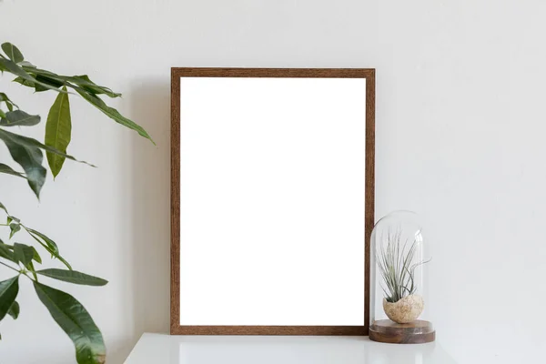 Interior Escandinavo Minimalista Com Marrom Simular Quadro Cartaz Prateleira Branca — Fotografia de Stock