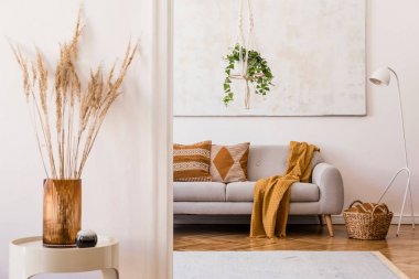 Şık kişisel aksesuarlar ile rahat dairede oturma odası nın tasarım boho iç. 