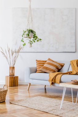 Şık kişisel aksesuarlar ile rahat dairede oturma odası nın tasarım boho iç. 