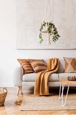 Şık kişisel aksesuarlar ile rahat dairede oturma odası nın tasarım boho iç. 