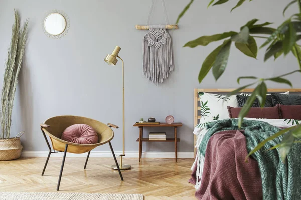 Élégant Intérieur Scanidnavien Avec Bureau Bois Macramé Gris Accessoires Design — Photo