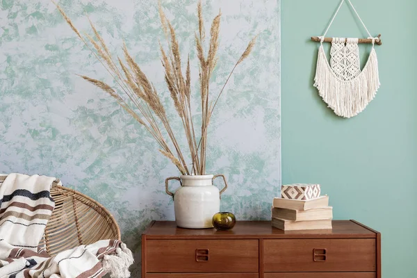Stylový Minimalistický Interiér Obývacího Pokoje Designem Elegantním Příslušenstvím Eukalyptus Barva — Stock fotografie