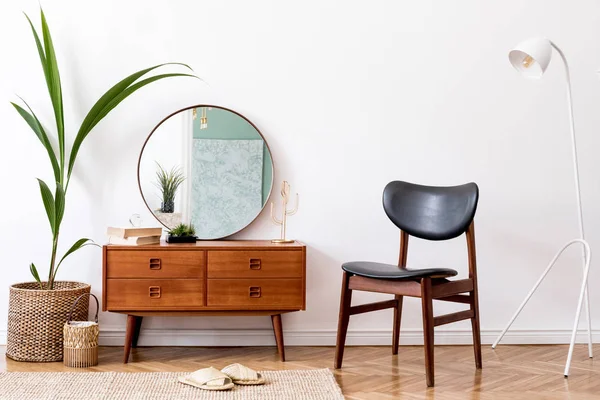 Stylový Moderní Interiér Obývacího Pokoje Elegantním Příslušenstvím Kulaté Zrcadlo Dřevěné — Stock fotografie