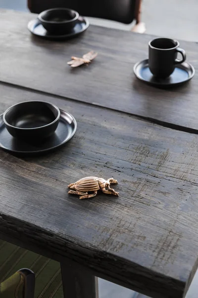 Eetkamer Interieur Met Grote Houten Tafel Stoelen Borden Tafel — Stockfoto