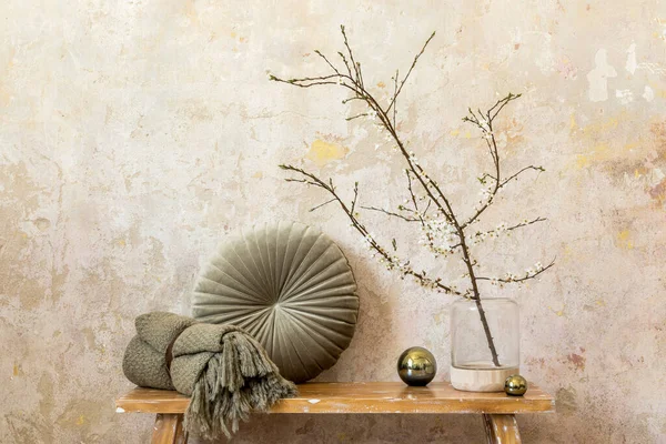 Komposisi Bergaya Interior Ruang Tamu Dengan Bangku Kayu Bunga Kering — Stok Foto