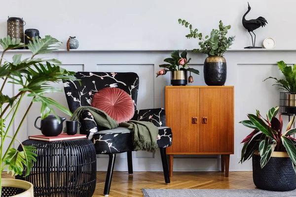 Modern Interior Living Room Design Armchair Wood Paneling Shelf Lot — Stock Photo, Image