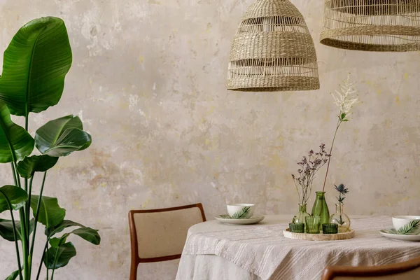 Interior Ruang Makan Yang Bergaya Dan Elegan Dengan Meja Makan — Stok Foto