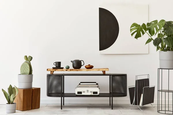 Modern Oturma Odasının Tasarımı Siyah Klozet Sandalye Sanat Tabloları Lamba — Stok fotoğraf