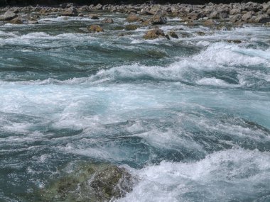 Vicente Perez Rosales Milli Parkı, Şili nehirde su düşüyor