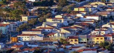 görünümünü Braganca Paulista, kırsal devletin Sao Paulo, Brezilya şehir üzerinde popüler konut inşaatı 