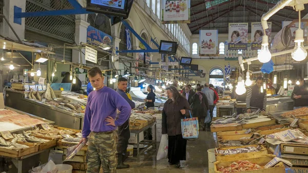 Atenas Grécia Fev 2013 Pessoas Compram Alimentos Mercado Central Atenas — Fotografia de Stock