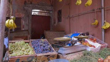 Marakeş, Fas - 21 Ekim 2012 - açık pazar yeri Marrakesh'ın Medine Mahallesi (eski şehir). 