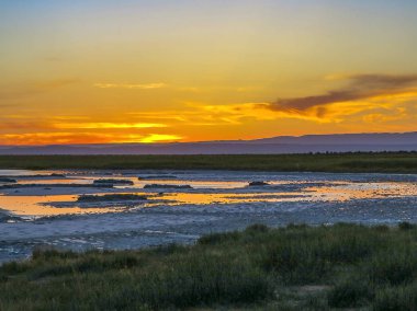 Şili Atacama Çölü'nde renkli günbatımı.