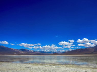 Miniques lagün ve yanardağ - Atacama Çölü, Şili. Andes, yer