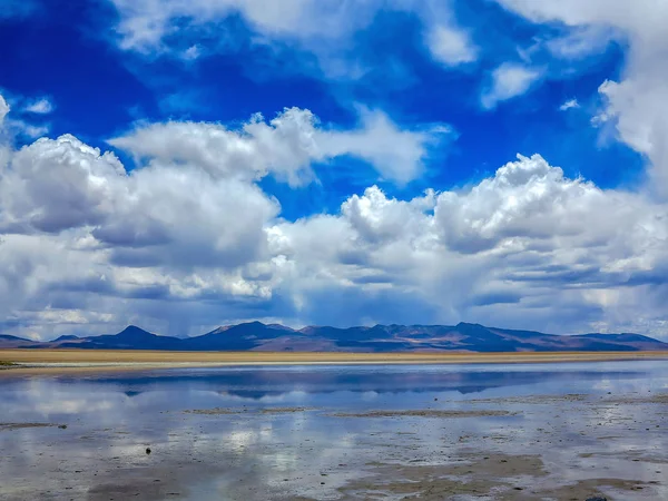 Miniques Lagoon Och Vulkan Atacamaöknen Chile Anderna Placera — Stockfoto